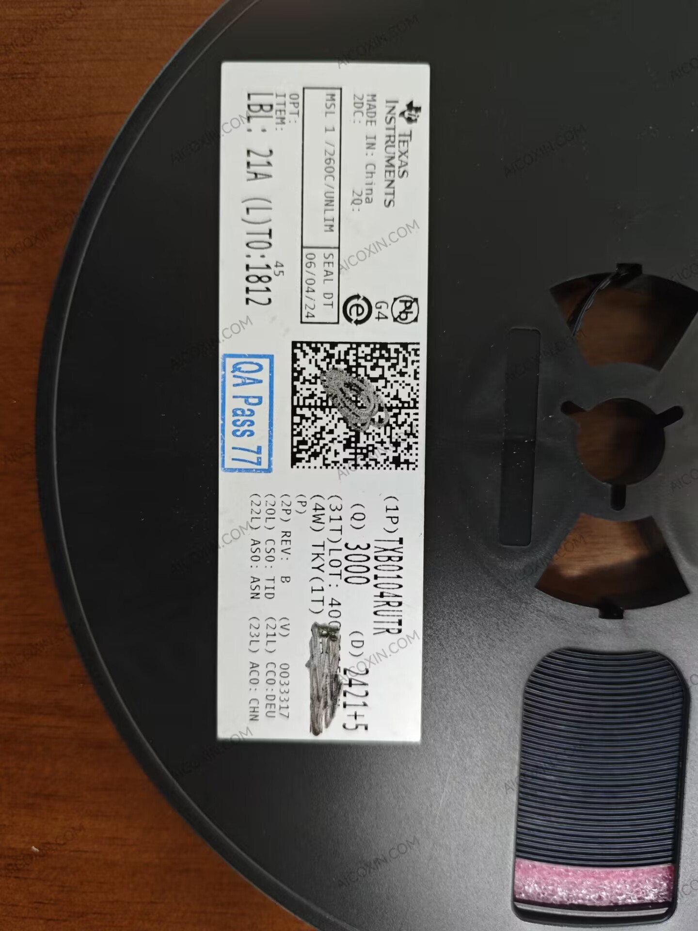 TI TXB0104RUTR 4-Bit Auto-Bidirectional Voltage Level Translator UQFN-12